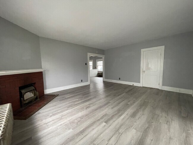 Building Photo - 1033 N 7th St