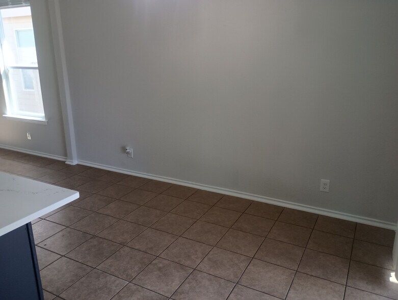 Building Photo - Room in House on Katherine Way