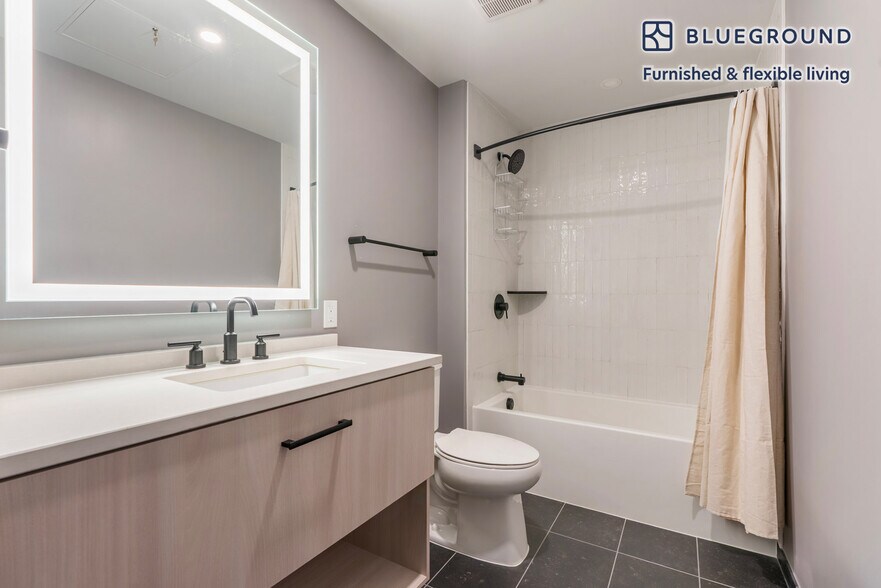 Building Photo - 1313 L St NW