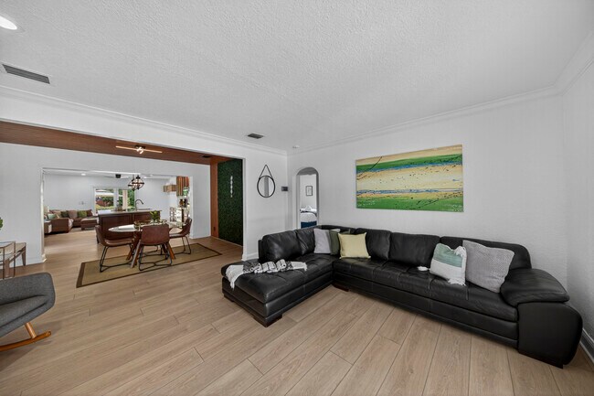 Building Photo - 510 NE 8th Ave