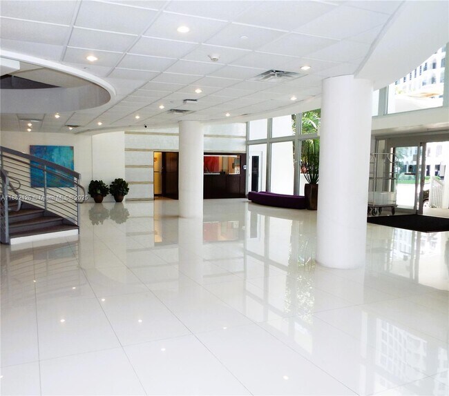 Building Photo - 5701 Collins Ave