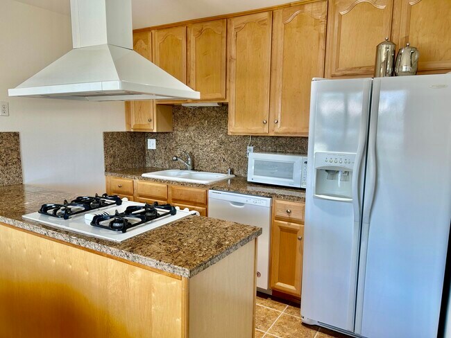 Building Photo - 1900 S Palm Canyon Dr