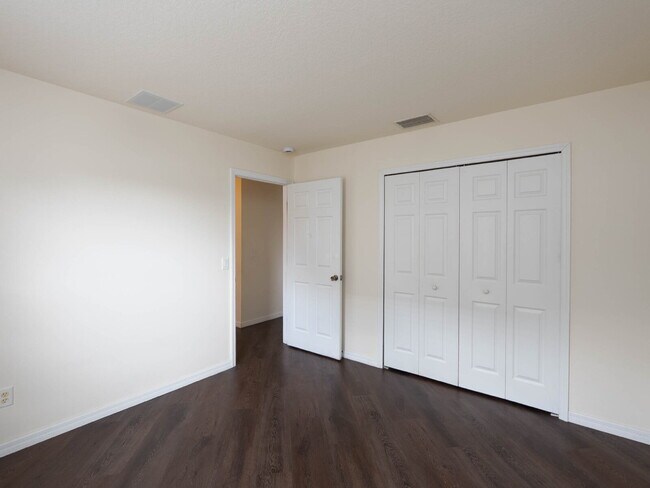 Building Photo - "Freshly Painted 3-Bed  with 2 Baths Home ...