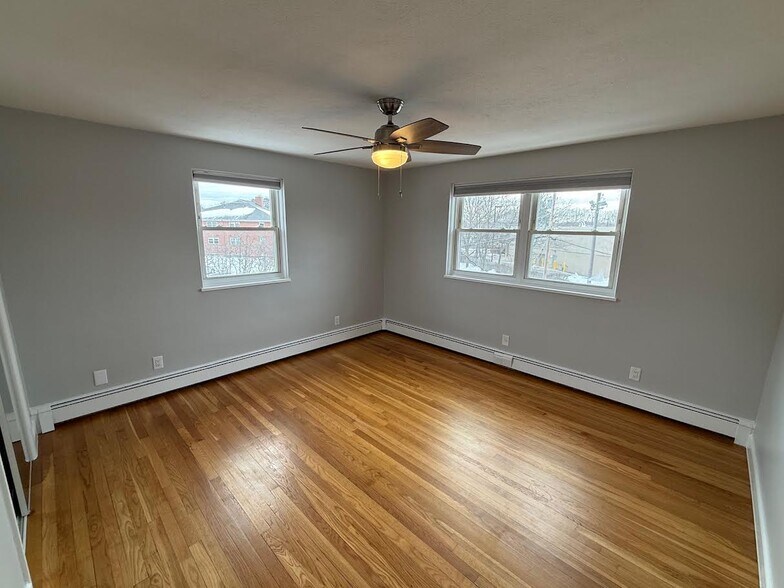 Building Photo - 21 Warren St