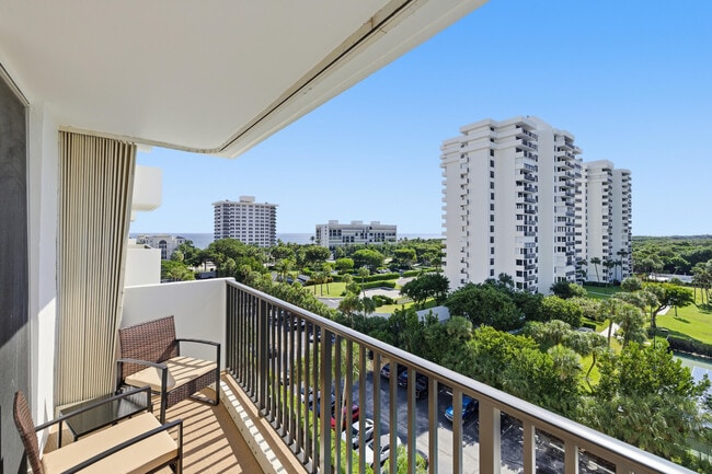 Building Photo - 2121 N Ocean Blvd