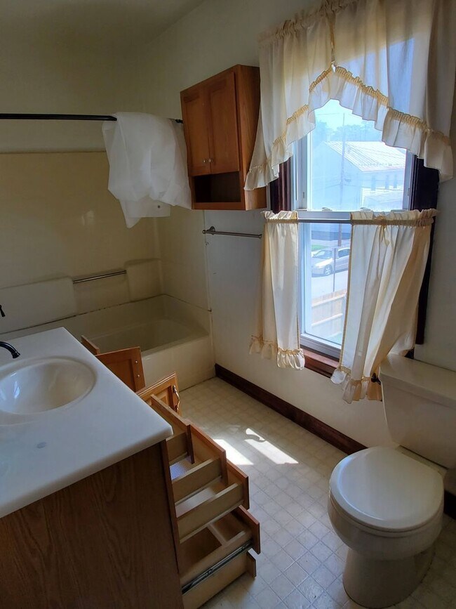 Building Photo - Pet friendly duplex w brand new kitchen & first floor LVP, basement, fenced yard, deck, near comm...