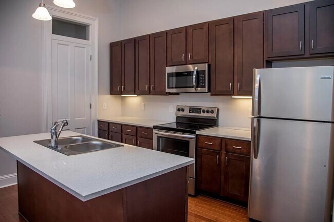 Building Photo - 3200 Banks St