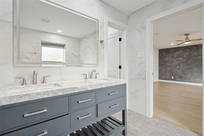 Building Photo - 12417 Quincy Ln