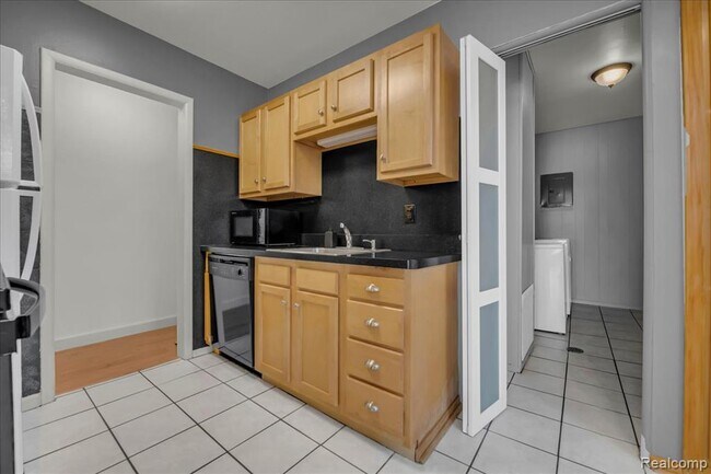 Building Photo - 26435 Tawas St