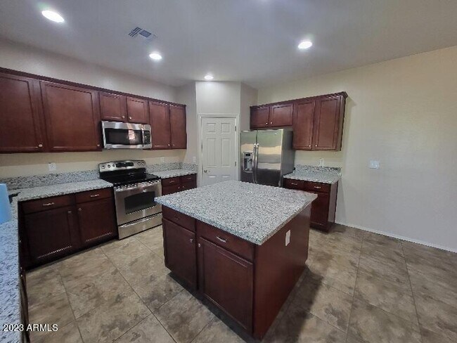 Building Photo - 7255 N 89th Dr