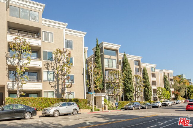Building Photo - 8455 Fountain Ave