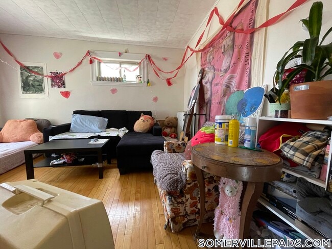 Building Photo - 35 Rose St