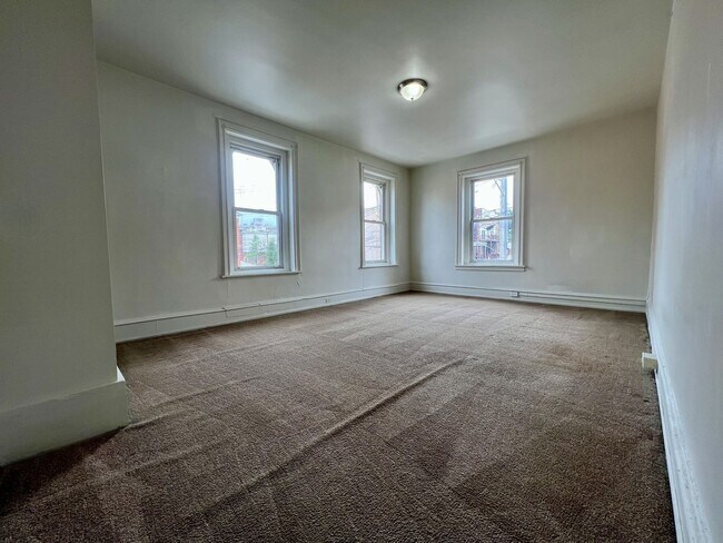 Building Photo - Fantastic Oakland 3BR! 2 FULL Bathrooms / ...