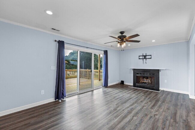 Building Photo - Beachside Living with Beautiful Water Views