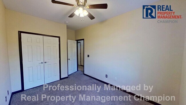 Building Photo - Beautiful Two Story Townhome with Lots of Storage!!