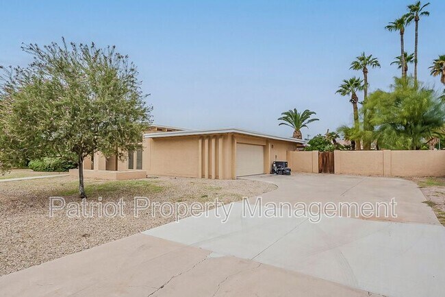 Building Photo - 5622 E Voltaire Ave