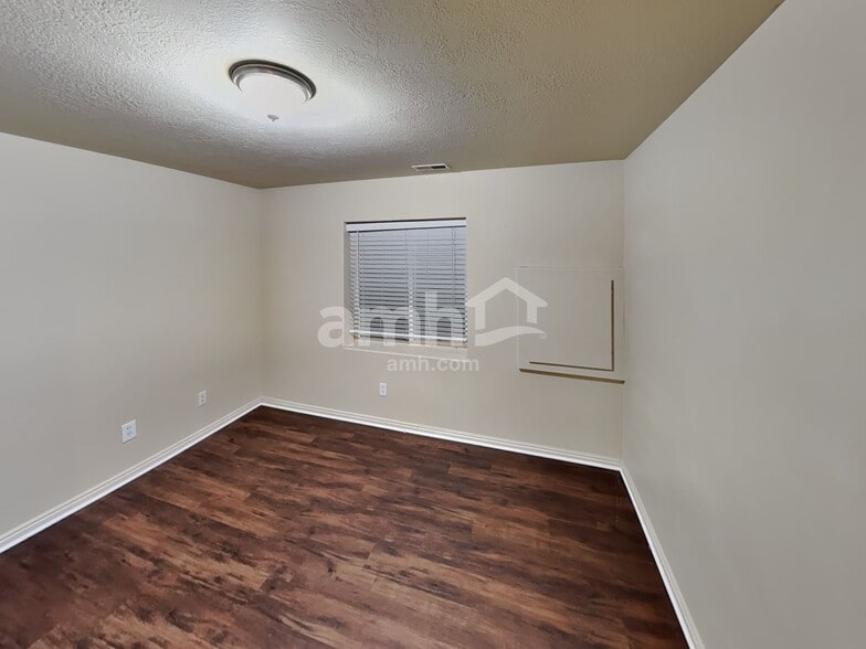 Building Photo - 105 W 1200 S