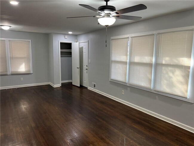 Building Photo - 2450 Crestview Ave