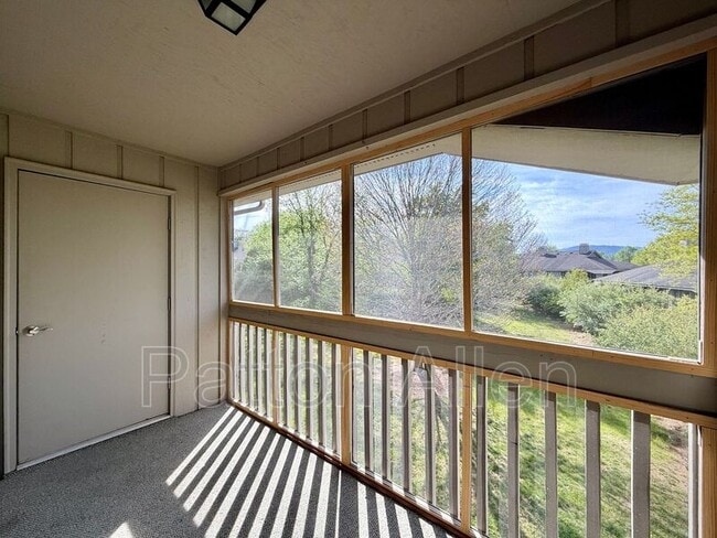 Building Photo - 2406 Abbey Cir