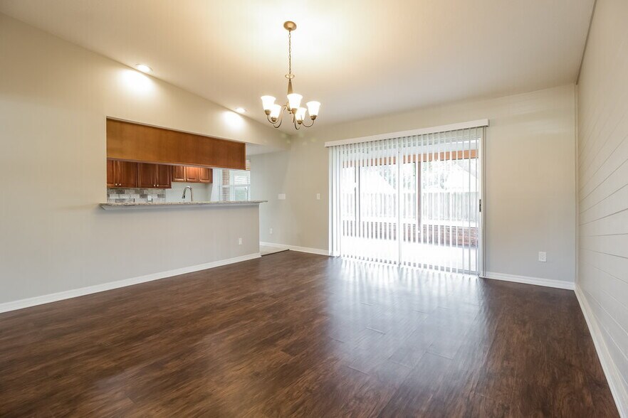 Building Photo - 9334 Buttonwood St