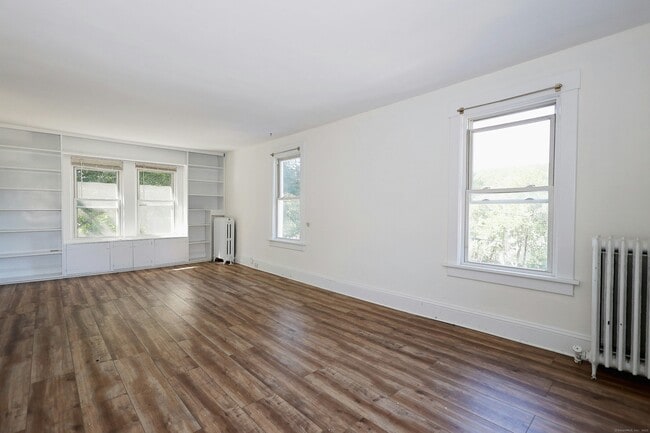 Building Photo - 54 W Branchville Rd