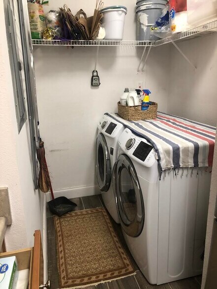 Laundry room - 271 Alexandra Dr
