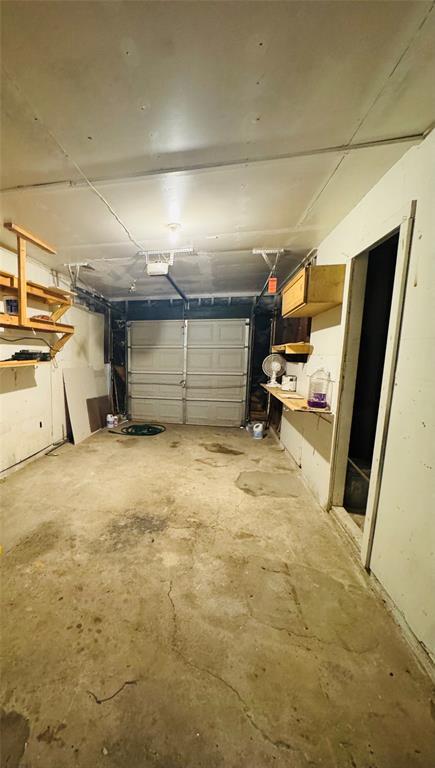 Building Photo - 10406 Cathedral Dr