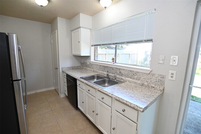 Building Photo - 4615 Fitzwater Dr