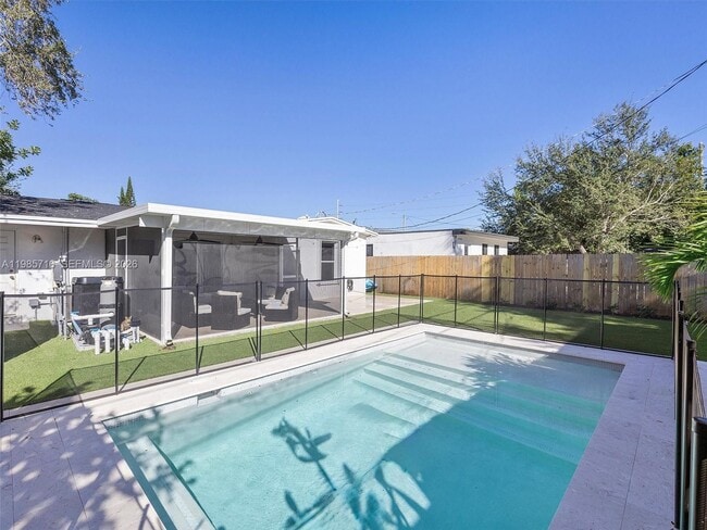 Building Photo - 340 NW 45th St