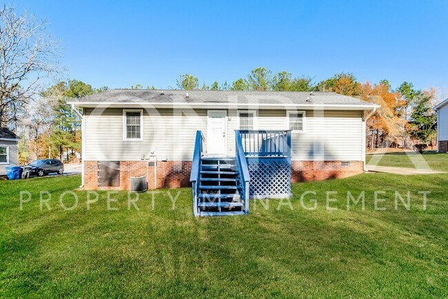 Building Photo - Gorgeous 3 Bedroom