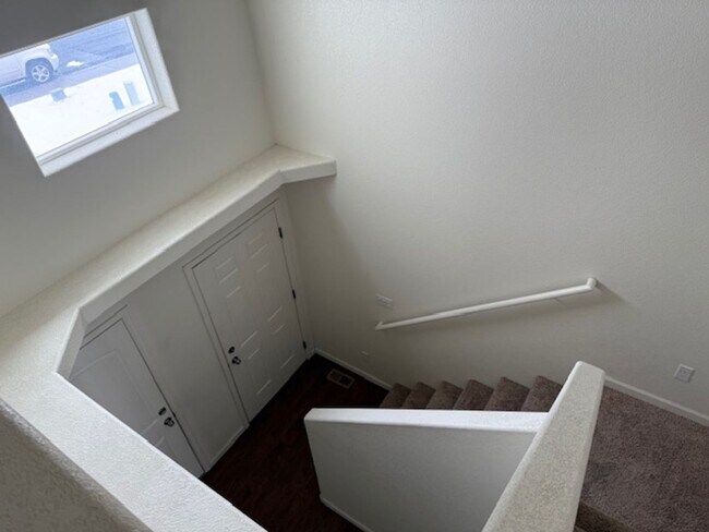 Building Photo - House For Lease