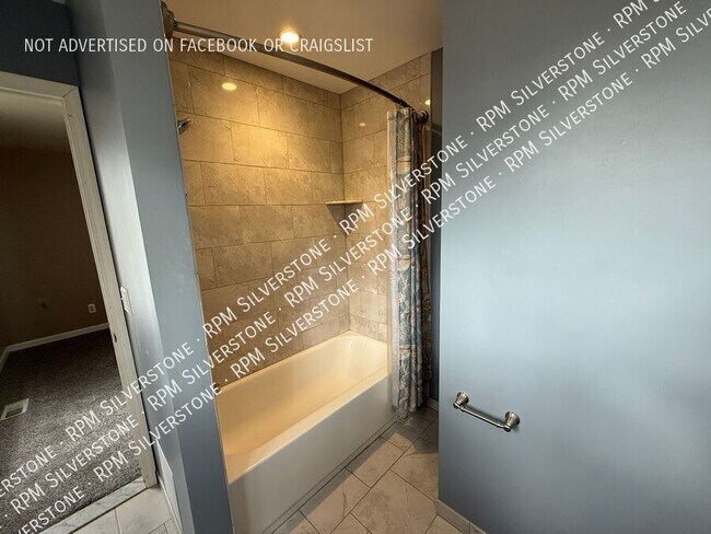 Building Photo - 5283 Rostraver Ct