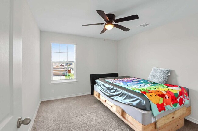 Building Photo - "Spacious Elegance at 110 Spurfowl: 5-Bedr...