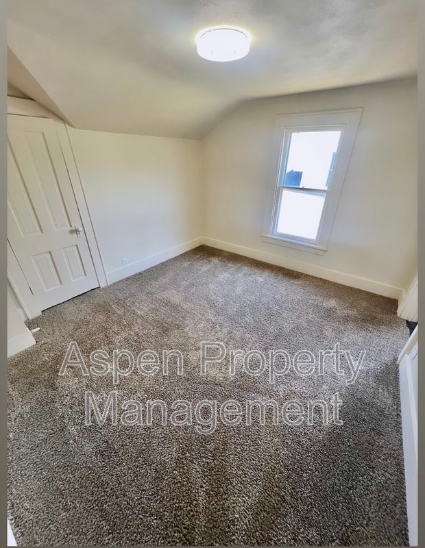 Building Photo - 230 Lewis St