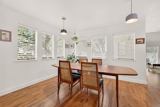 Building Photo - 1422 Chardonnay Dr