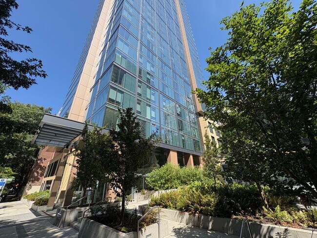 Building Photo - 800 Columbia St