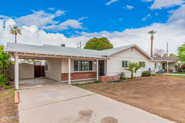 Building Photo - 1118 E Marlette Ave