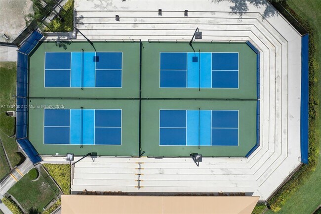 Building Photo - 7259 Via Palomar