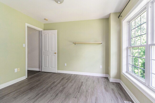 Building Photo - 1017 Bluestem Ln