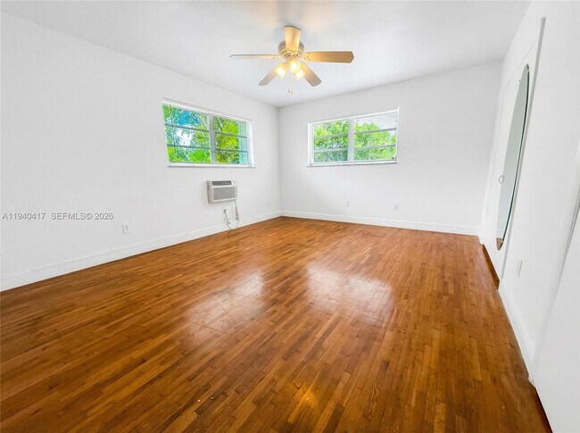 Building Photo - 1316 NE 105th St