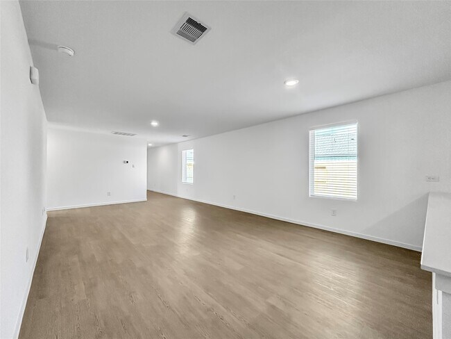 Building Photo - 6026 Starling Dr