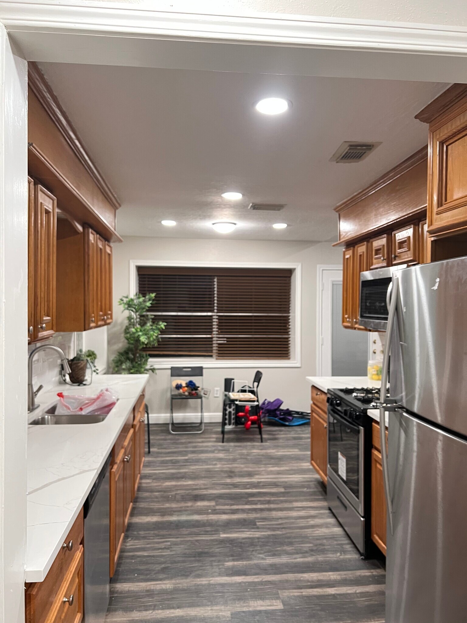 Building Photo - 10914 Clear Fork Dr