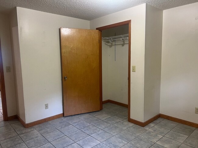 Building Photo - 2101 Marbleton Rd