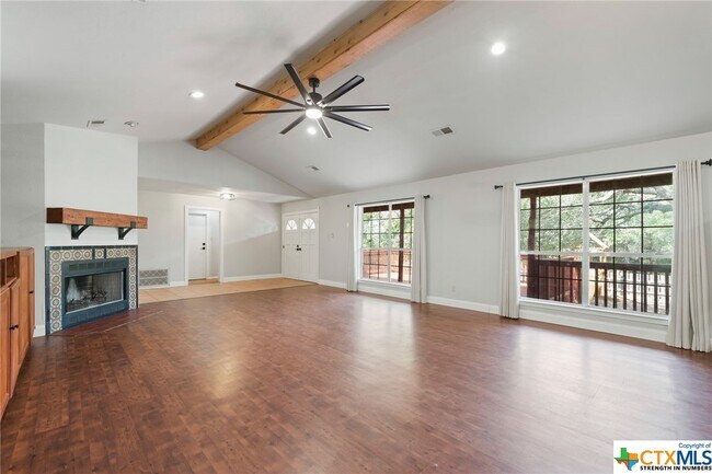 Building Photo - 1310 Scenic View Dr