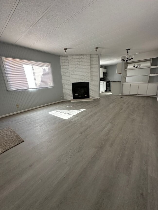 Building Photo - Newly Remodeled