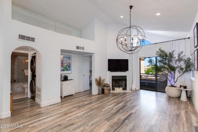 Building Photo - 10301 N 70th St