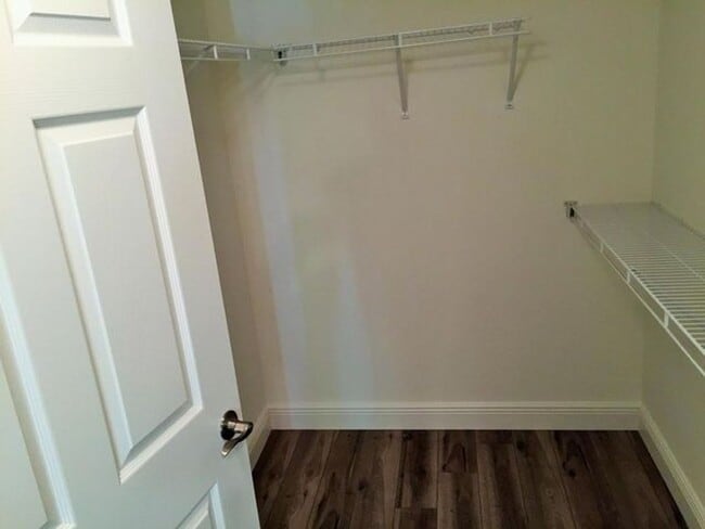 Building Photo - 4905 Midtown Ln