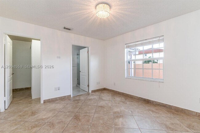 Building Photo - 2236 W 74th St