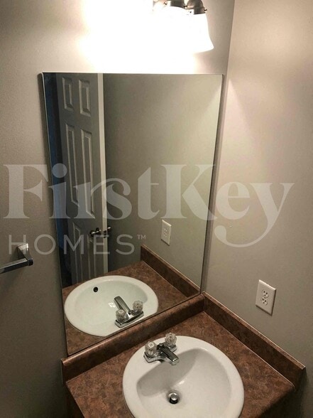 Building Photo - 5048 Pioneer Pkwy