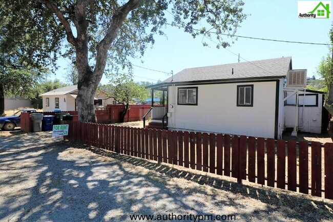 Building Photo - 3240 Veda - West Redding - "Pet Considered"